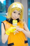 blonde_hair cosplay dress fingerless_gloves gloves hairband hair_clips hayase_ami kagamine_rin paintbrush rabaraba_5000_(vocaloid) vocaloid rating:Safe score:0 user:nil!