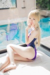 ahoge barefoot blonde_hair cosplay fate/series fate/stay_night king~earth~ mike one-piece_swimsuit ponytail pool saber swimsuit rating:Safe score:3 user:nil!