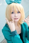 blonde_hair cosplay hairbow kagamine_rin nepachi shorts sweatshirt tubetop vocaloid rating:Safe score:1 user:pixymisa