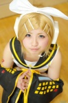 blonde_hair clinica cosplay default_costume detached_sleeves hairbow hair_clips headset kagamine_rin leg_warmers sailor_uniform school_uniform shorts tie vocaloid rating:Safe score:0 user:nil!