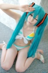 aqua_hair bikini cosplay hatsune_miku nezumihanabi swimsuit twintails vocaloid rating:Safe score:2 user:pixymisa