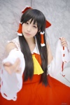 blouse cosplay detached_sleeves hairbow hakurei_reimu miko skirt touhou tsugu rating:Safe score:2 user:nil!