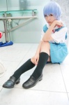 ameri ayanami_rei blouse blue_hair cosplay kneesocks miniskirt neon_genesis_evangelion school_uniform skirt rating:Safe score:0 user:nil!