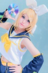 blonde_hair cosplay detached_sleeves hairbow hair_clips headphones honma kagamine_rin sailor_uniform scarf school_uniform shorts vocaloid rating:Safe score:1 user:pixymisa