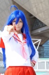 ahoge blouse blue_hair cosplay izumi_konata lucky_star natumiya_renzu pleated_skirt sailor_uniform scarf school_uniform skirt rating:Safe score:0 user:pixymisa