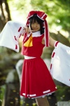 blouse cosplay detached_sleeves hairbow hakurei_reimu matsunaga_ayaka miko skirt touhou rating:Safe score:0 user:nil!