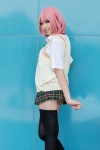 blouse bowtie cosplay momo_belia_deviluke pink_hair pleated_skirt school_uniform skirt thighhighs to_love-ru toro zettai_ryouiki rating:Safe score:0 user:pixymisa