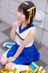 cheerleader cosplay hairband hair_ribbons ibara kneehighs miniskirt pleated_skirt pom_poms skirt suzumiya_haruhi suzumiya_haruhi_no_yuuutsu tank_top rating:Safe score:0 user:nil!