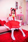 cosplay hairbow hakurei_reimu hanausagi_manyu jumper miko socks touhou rating:Safe score:0 user:LittleSweetLoli