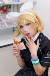 blonde_hair blouse cosplay familymart hairband hair_clips kagamine_rin tie vocaloid wristband yu rating:Safe score:0 user:nil!
