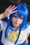 aka_(morimori) blue_hair cosplay izumi_konata lucky_star pleated_skirt sailor_uniform school_uniform skirt rating:Safe score:0 user:xkaras