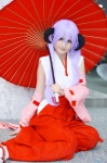 cosplay detached_sleeves hakama hanyuu higurashi_no_naku_koro_ni horns miko nogizaka_kura purple_hair umbrella yukata rating:Safe score:0 user:nil!