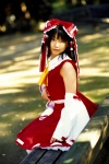 blouse cosplay detached_sleeves hairbow hakurei_reimu matsunaga_ayaka miko skirt touhou rating:Safe score:0 user:nil!