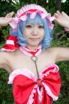 armbands ayane blue_hair bow chain choker cosplay detached_sleeves hat remilia_scarlet touhou rating:Safe score:0 user:pixymisa