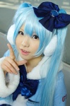 bow coat cosplay ear_muffs enako hairbow hatsune_miku multi-colored_hair twintails vocaloid rating:Safe score:2 user:pixymisa