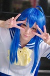 aka_(morimori) blue_hair cosplay izumi_konata lucky_star pleated_skirt sailor_uniform school_uniform skirt rating:Safe score:0 user:xkaras