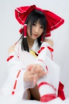 cosplay croptop detached_sleeves hairbow hakurei_reimu lenfried miko pleated_skirt skirt thighhighs touhou rating:Questionable score:1 user:nil!