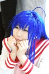 ahoge blue_hair cosplay izumi_konata kochou_ran lucky_star sailor_uniform school_uniform rating:Safe score:0 user:nil!