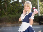 apron blonde_hair cosplay fate/series fate/stay_night kasumi_siro maid maid_uniform saber wristband rating:Safe score:0 user:pixymisa