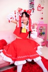 cosplay hairbow hakurei_reimu hanausagi_manyu jumper miko socks touhou rating:Safe score:0 user:LittleSweetLoli