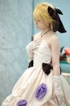 blonde_hair cosplay fate/series fate/stay_night gloves gown hairbow kazuha saber saber_lily rating:Safe score:0 user:nil!