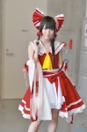 cosplay croptop detached_sleeves hairbow hakurei_reimu miko miniskirt popuri skirt touhou rating:Safe score:1 user:nil!