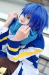 blue_hair coat cosplay crossplay default_costume kaito scarf trousers vocaloid yukiko rating:Safe score:1 user:nil!