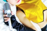 aqua_hair bed cosplay croptop fingerless_gloves gloves hatsune_miku microphone miniskirt project_diva sakuragi_mui side_ponytail skirt vocaloid rating:Safe score:2 user:nil!
