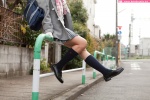 blouse cardigan coat gloves kneesocks pleated_skirt ryouka scarf school_uniform skirt rating:Safe score:1 user:nil!