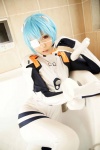 arimura_chika ayanami_rei bathroom bathtub blue_hair bodysuit cosplay eyepatch gloves hair_pods neon_genesis_evangelion plugsuit rating:Safe score:0 user:nil!