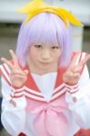 cosplay hairbow hiiragi_tsukasa lucky_star mokochin purple_hair sailor_uniform school_uniform rating:Safe score:0 user:nil!