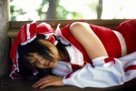 blouse cosplay detached_sleeves hairbow hakurei_reimu matsunaga_ayaka miko skirt touhou rating:Safe score:0 user:nil!