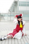 cosplay detached_sleeves hairbow hakurei_reimu miko minatsuki_naru socks touhou rating:Safe score:0 user:nil!