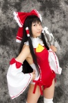 cosplay detached_sleeves hairbow hakurei_reimu kneepads lenfried miko one-piece_swimsuit swimsuit thighhighs touhou rating:Safe score:0 user:nil!