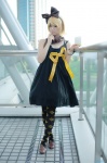 blonde_hair cosplay dress hairbow kagamine_rin kousaka_yun pantyhose romeo_to_juliet_(vocaloid) scarf vocaloid rating:Safe score:3 user:nil!