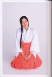 aya_rie hairbow hakama kimono miko ponytail tanaka_rie rating:Safe score:0 user:nil!