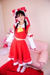 cosplay hairbow hakurei_reimu hanausagi_manyu jumper miko socks touhou rating:Safe score:0 user:LittleSweetLoli