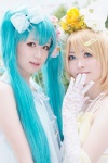 aqua_hair cosplay elbow_gloves flowers gloves hairbow hair_clips hatsune_miku headdress kagamine_rin kii_anzu lingerie necklace nepachi twintails vocaloid rating:Safe score:0 user:pixymisa
