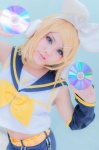 blonde_hair cosplay detached_sleeves hairbow hair_clips headphones honma kagamine_rin sailor_uniform scarf school_uniform shorts vocaloid rating:Safe score:0 user:pixymisa
