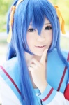 akitsu_honoka armband blouse blue_eyes blue_hair cosplay hairband hair_ribbons izumi_konata lucky_star suzumiya_haruhi_no_yuuutsu rating:Safe score:1 user:pixymisa