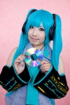 aqua_hair cosplay default_costume detached_sleeves hatsune_miku headset tie twintails vocaloid yuno_(mod) rating:Safe score:0 user:nil!