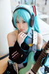 aqua_hair cosplay detached_sleeves guitar hatsune_miku headset tie twintails vocaloid yuki_nano rating:Safe score:0 user:pixymisa