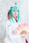 aqua_eyes cosplay fan hatsune_miku hood maitako multi-colored_hair robe tassels vocaloid rating:Safe score:1 user:pixymisa