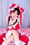 cosplay hairbow hakurei_reimu hanausagi_manyu jumper miko panties socks touhou rating:Safe score:0 user:LittleSweetLoli