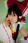 cosplay detached_sleeves hairbow hakurei_reimu lenfried miko one-piece_swimsuit swimsuit touhou rating:Safe score:0 user:nil!