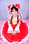 cosplay hairbow hakurei_reimu hanausagi_manyu jumper miko touhou rating:Safe score:0 user:LittleSweetLoli